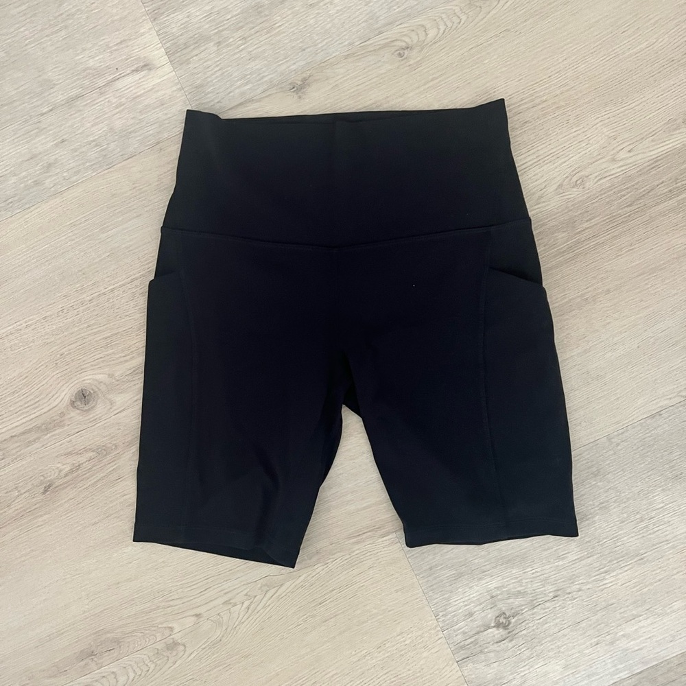Lululemon Align High Rise 8” with pockets